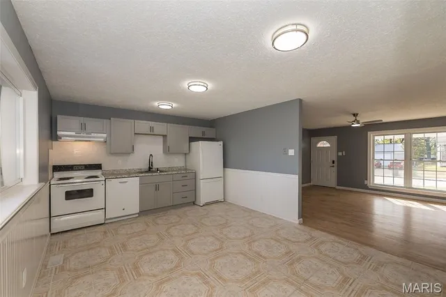 $206,000 | 2267 Bensonhurst Drive, Florissant, MO 63031