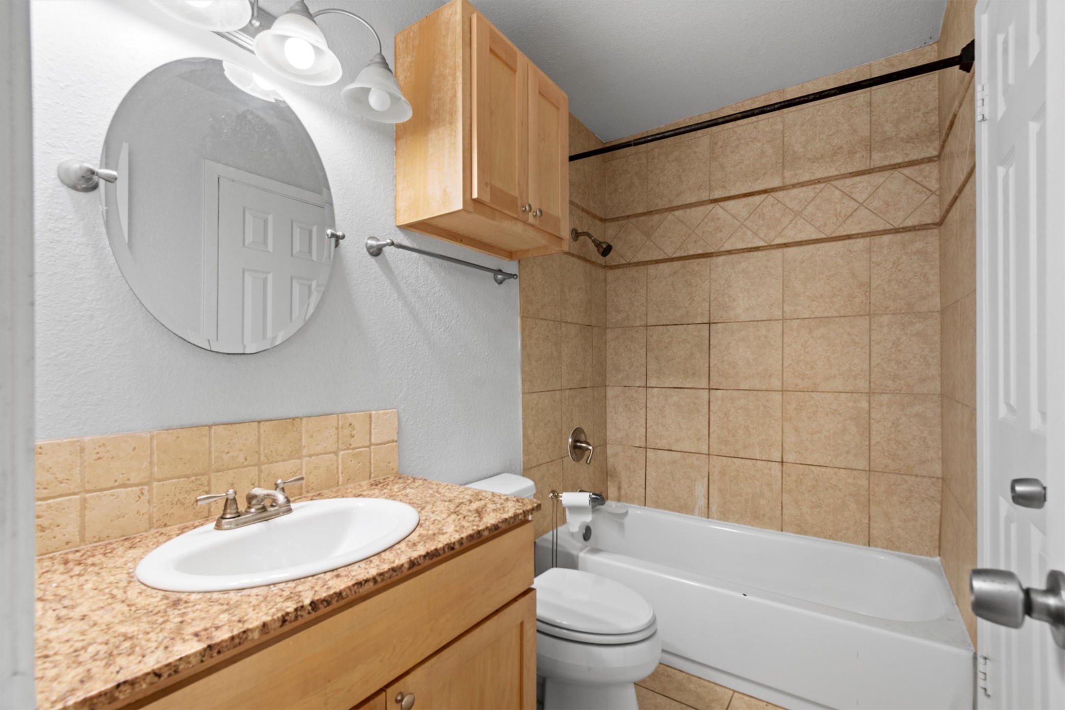 3627 Menchaca Road, Unit 204 Austin, TX 78704 - Photo 20 of 23 Functional full bathroom featuring a tub-shower combination with tiled surround and practical vanity space.