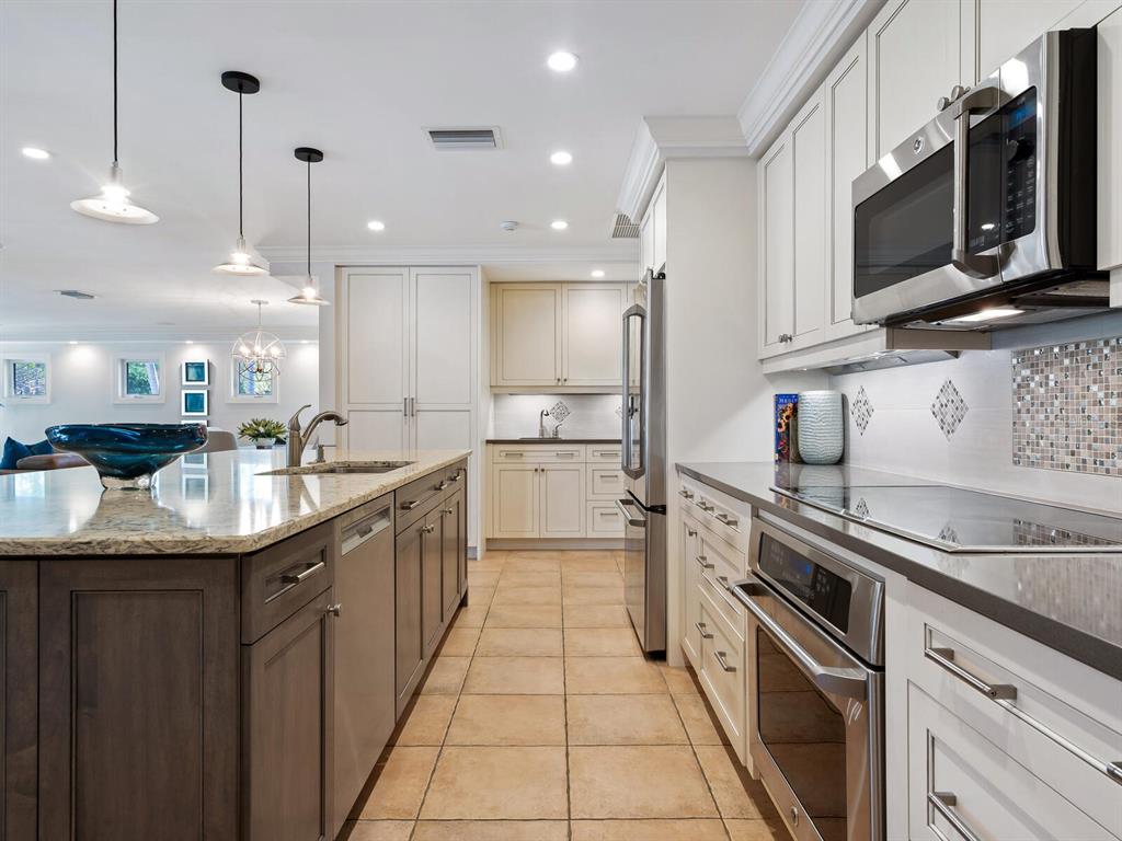 606 Owl Way Sarasota, FL 34236 - Photo 15 of 47