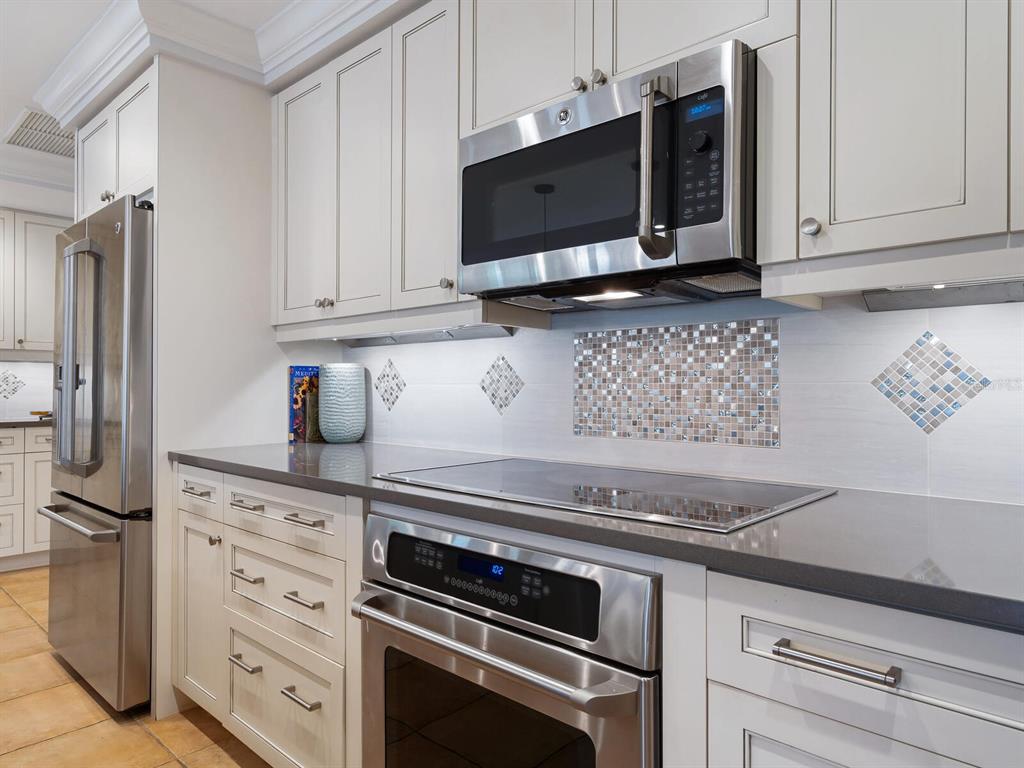 606 Owl Way Sarasota, FL 34236 - Photo 16 of 47