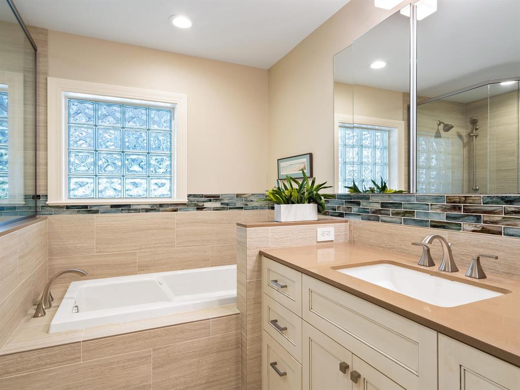 606 Owl Way Sarasota, FL 34236 - Photo 23 of 47