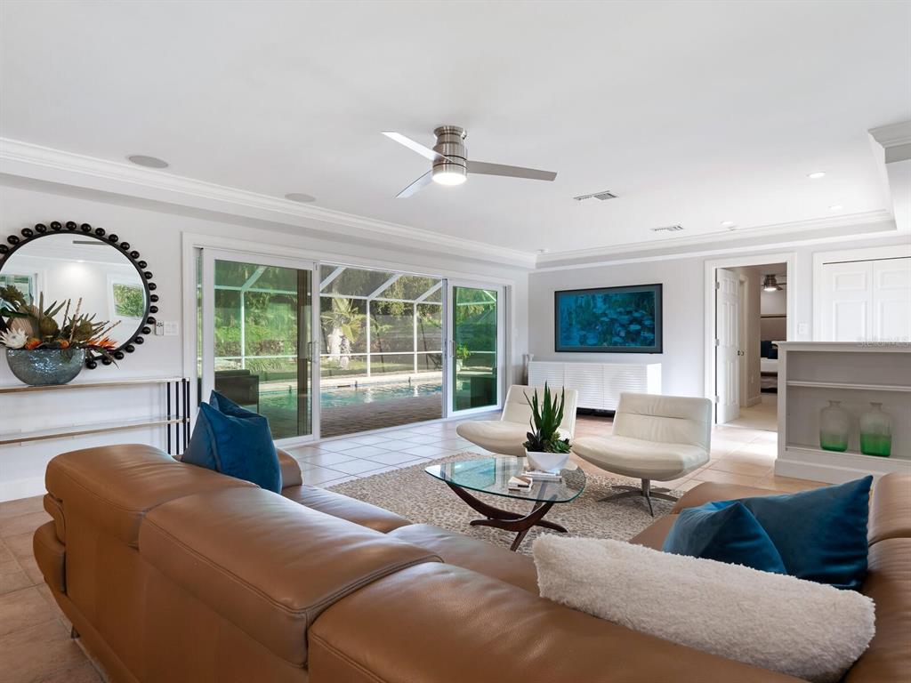 606 Owl Way Sarasota, FL 34236 - Photo 8 of 47