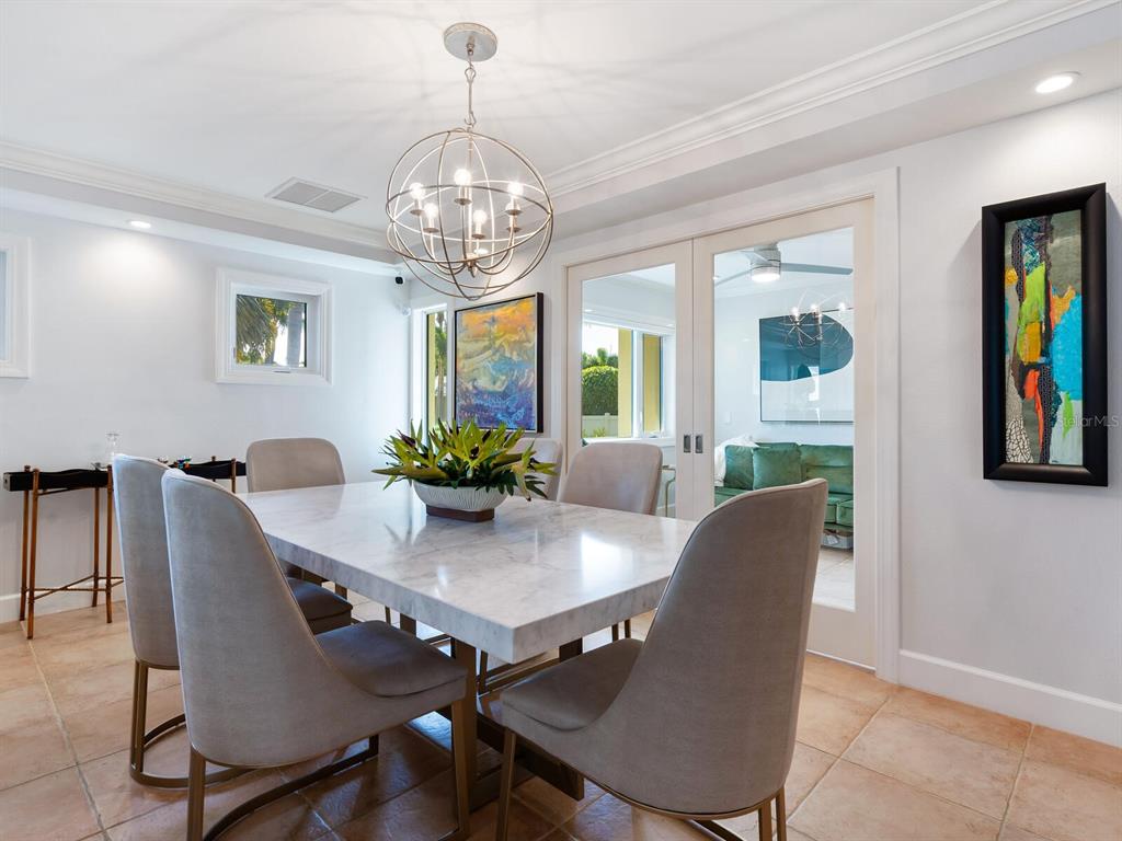 606 Owl Way Sarasota, FL 34236 - Photo 9 of 47