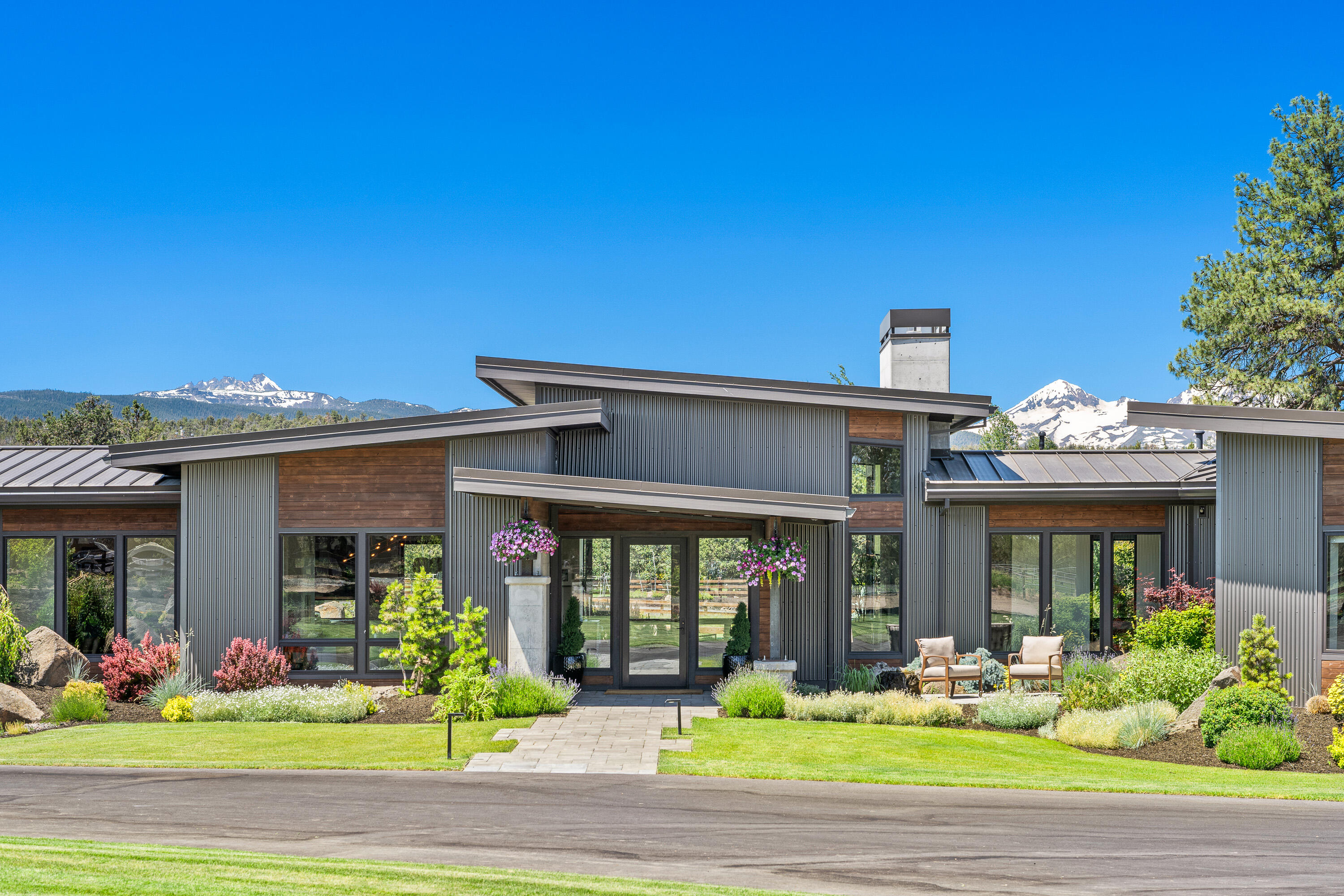 65040 Collins Road Bend, OR 97703 - Photo 6 of 57 4