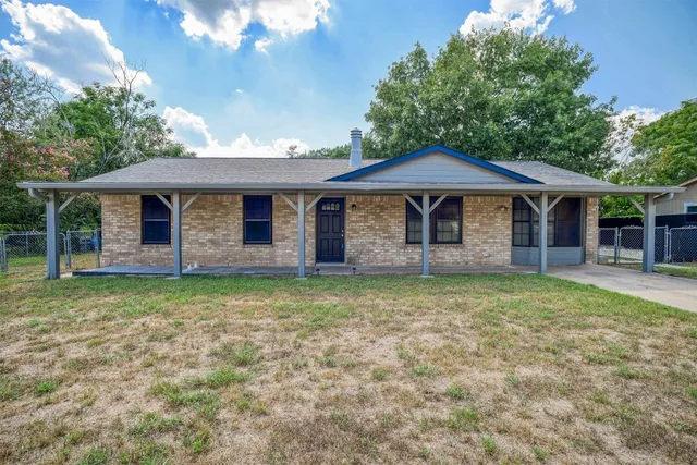 $339,000 | 1037 Wilkes Circle, Smithville, TX 78957