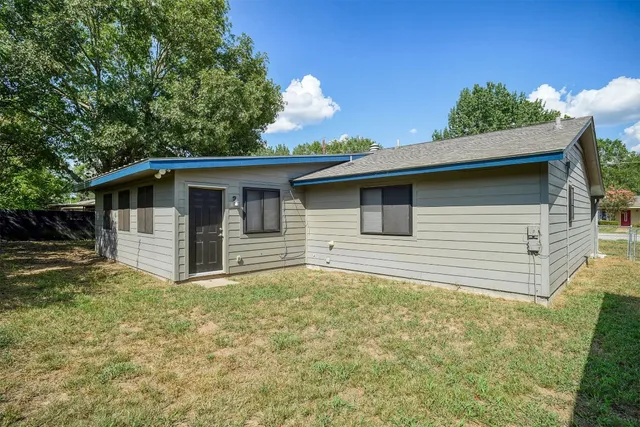 $339,000 | 1037 Wilkes Circle, Smithville, TX 78957