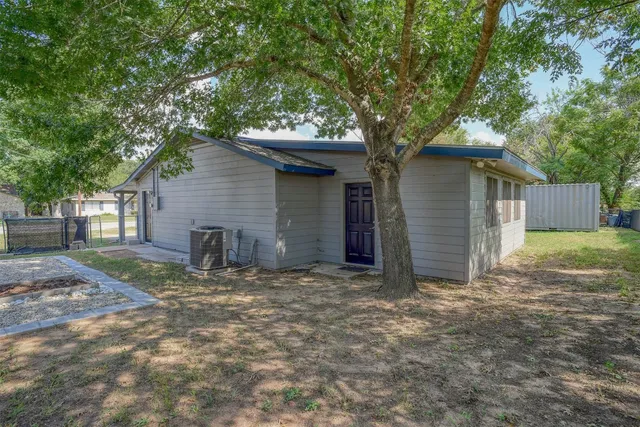 $339,000 | 1037 Wilkes Circle, Smithville, TX 78957