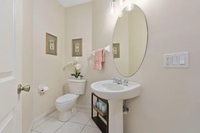 a view of a livingroom and dining room
