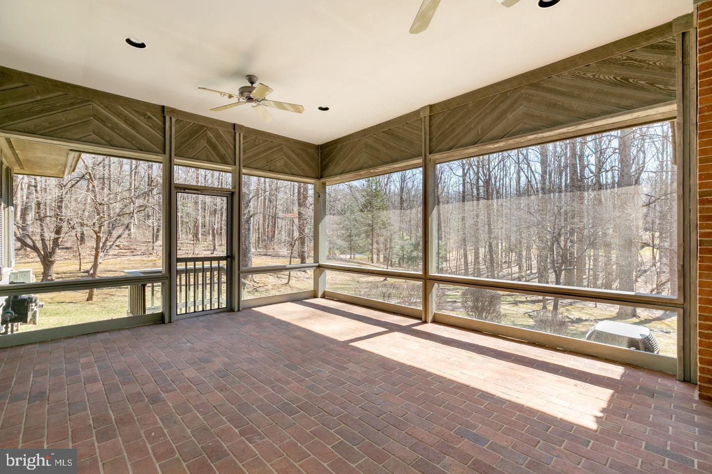 11032 Popes Head Road Fairfax, VA 22030 - Photo 15 of 28