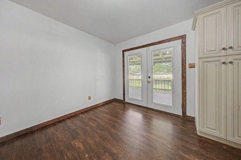 508 Miller Street Broaddus, TX 75929 - Photo 11 of 17
