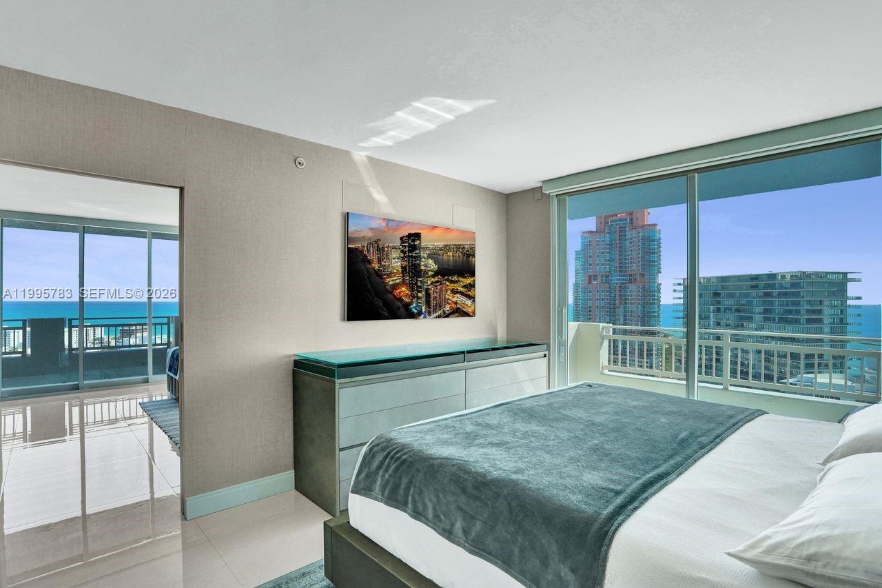90 Alton Road, Unit 2701 Miami Beach, FL 33139 - Photo 4 of 19