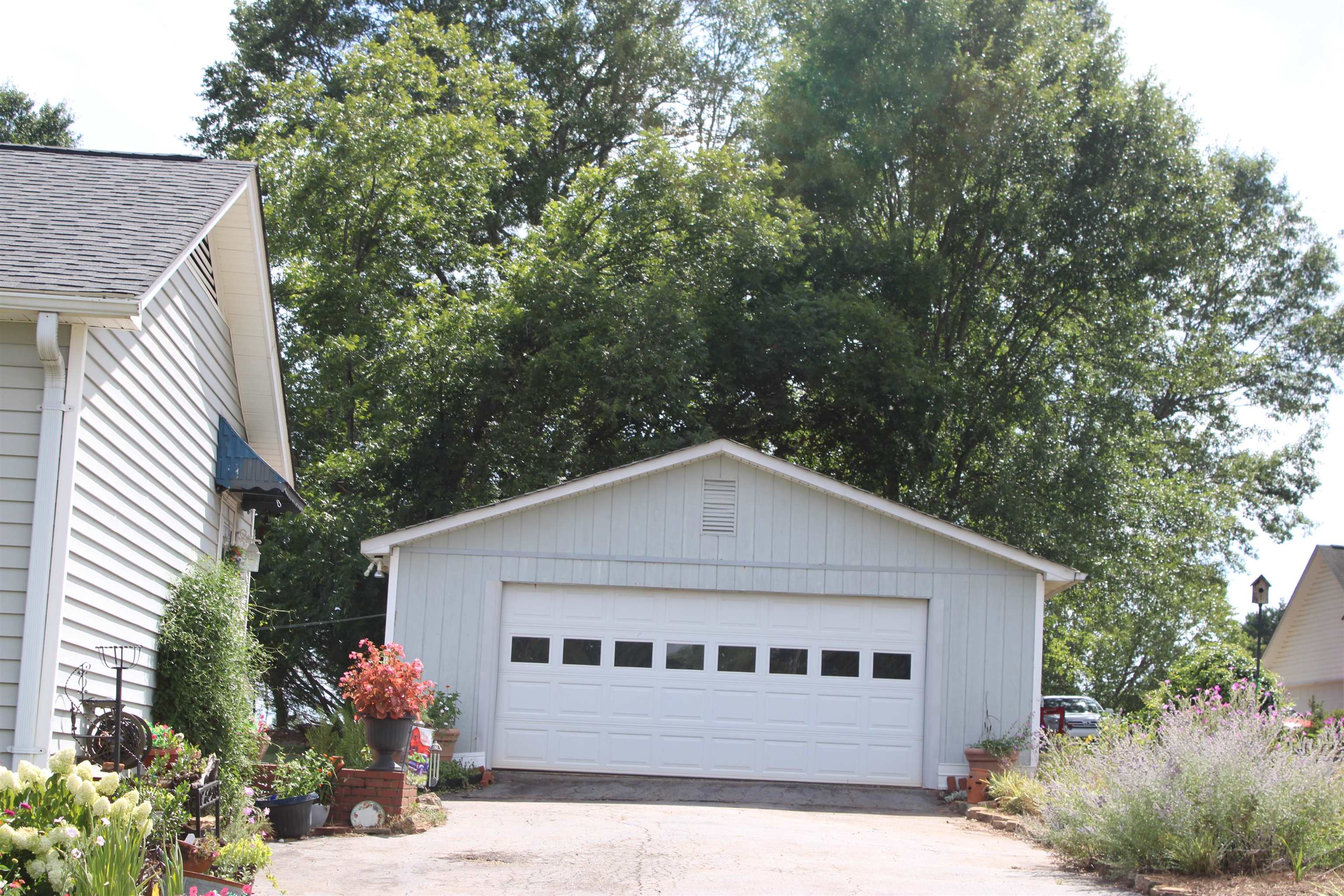 1170 Hanging Rock Road Boiling Springs, SC 29316 - Photo 3 of 36