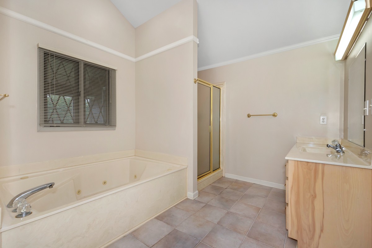 27615 Shannon Road Ardmore, AL 35739 - Photo 27 of 49 a white bath tub sitting next to a white sink