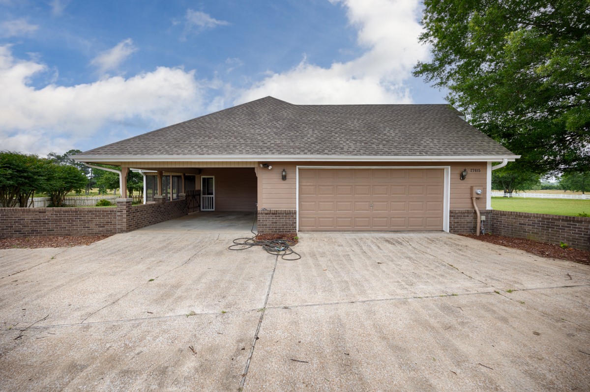 27615 Shannon Road Ardmore, AL 35739 - Photo 35 of 49 a backyard of a house