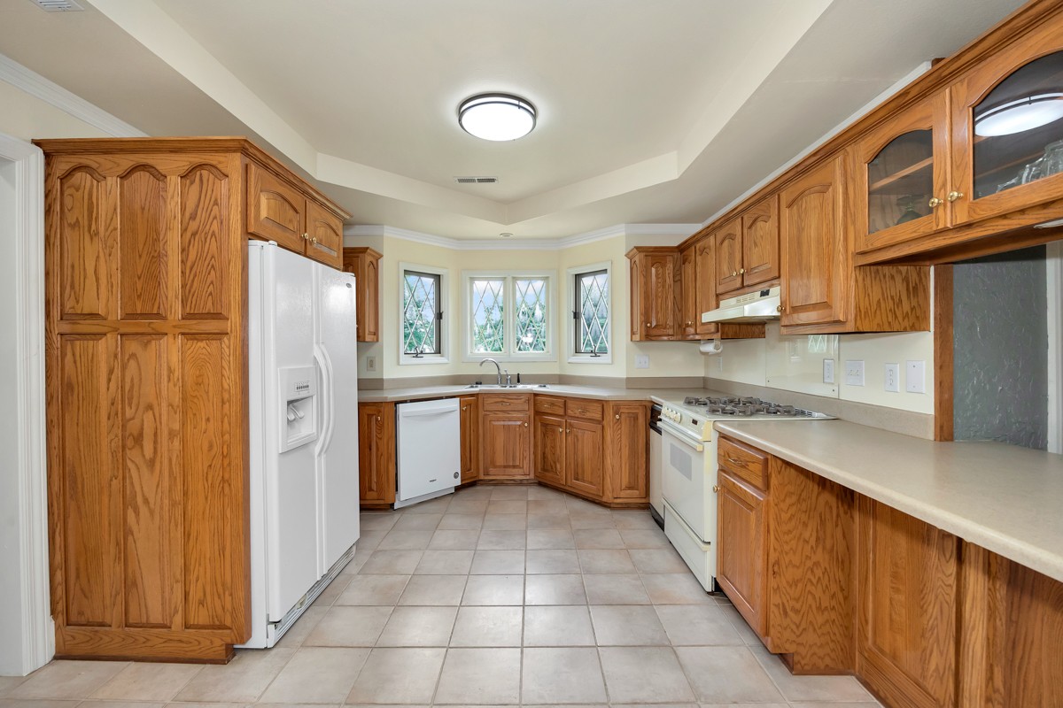 27615 Shannon Road Ardmore, AL 35739 - Photo 10 of 49 a kitchen with stainless steel appliances granite countertop a refrigerator and a sink
