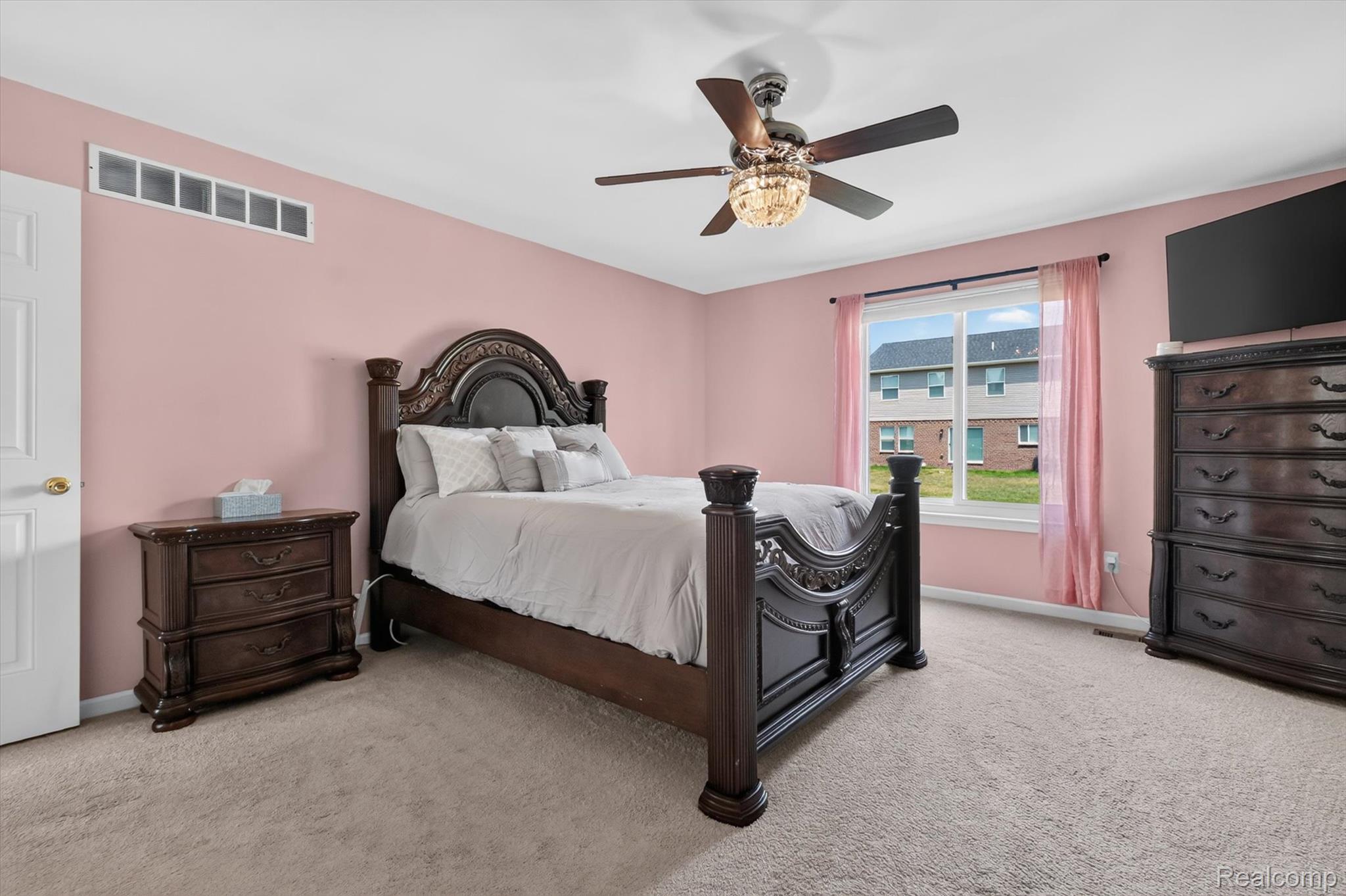 23313 Crescent Ridge Drive New Boston, MI 48164 - Photo 19 of 49 1st Floor Primary Bedroom