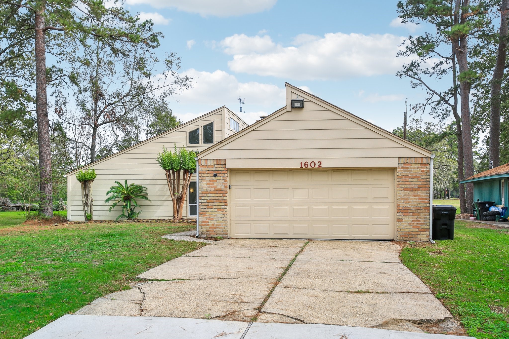 1602 Chestnut Ridge Road Kingwood, TX 77339 - Photo 3 of 31