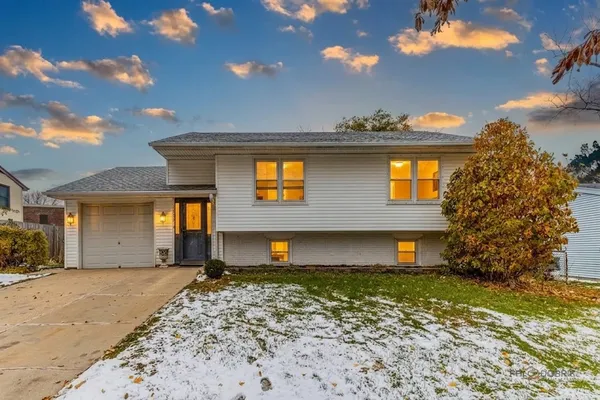 $469,000 | 1096 Beechwood Road, Buffalo Grove, IL 60089