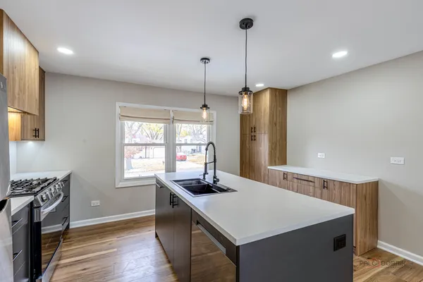 $469,000 | 1096 Beechwood Road, Buffalo Grove, IL 60089