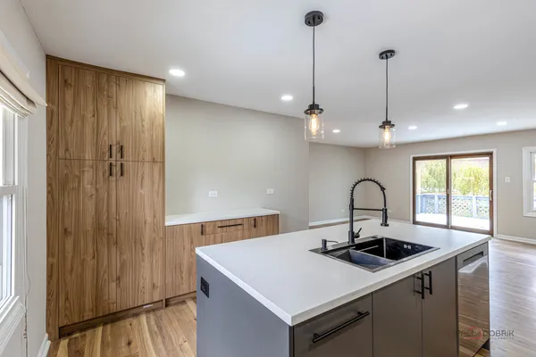 $469,000 | 1096 Beechwood Road, Buffalo Grove, IL 60089