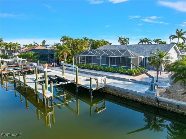 $974,900 | 16 Palmview Boulevard, Fort Myers Beach, FL 33931