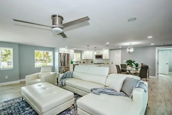 $974,900 | 16 Palmview Boulevard, Fort Myers Beach, FL 33931