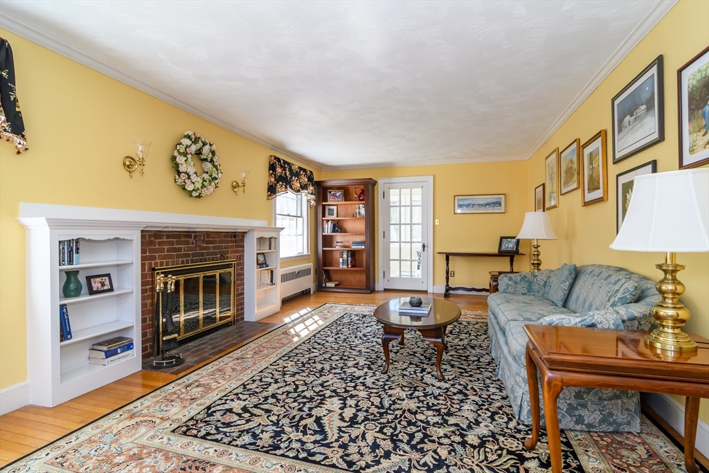 786 Boston Post Road Weston, MA 02493 - Photo 4 of 32