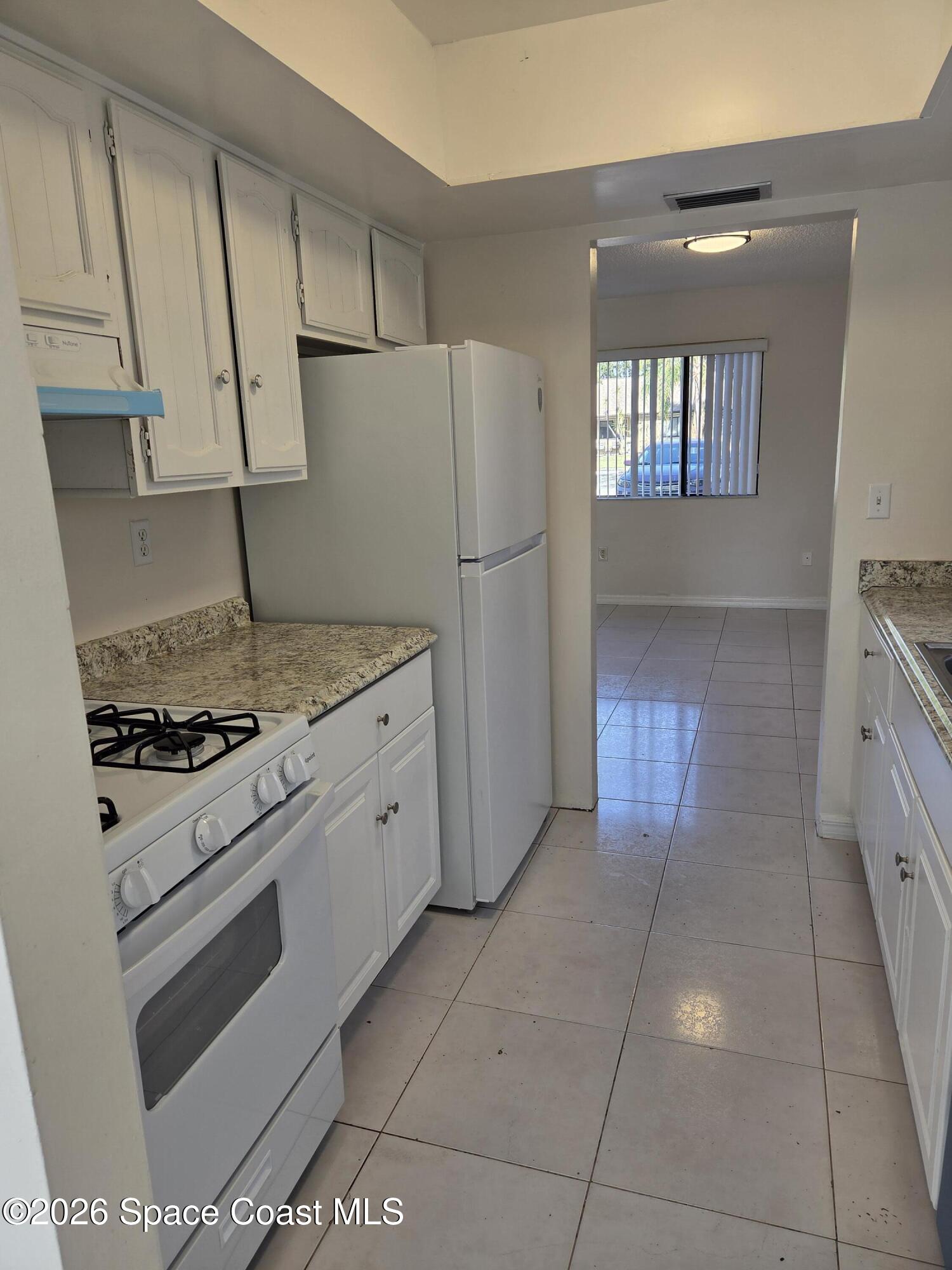 4739 Sisson Road Titusville, FL 32780 - Photo 7 of 25 Kitchen