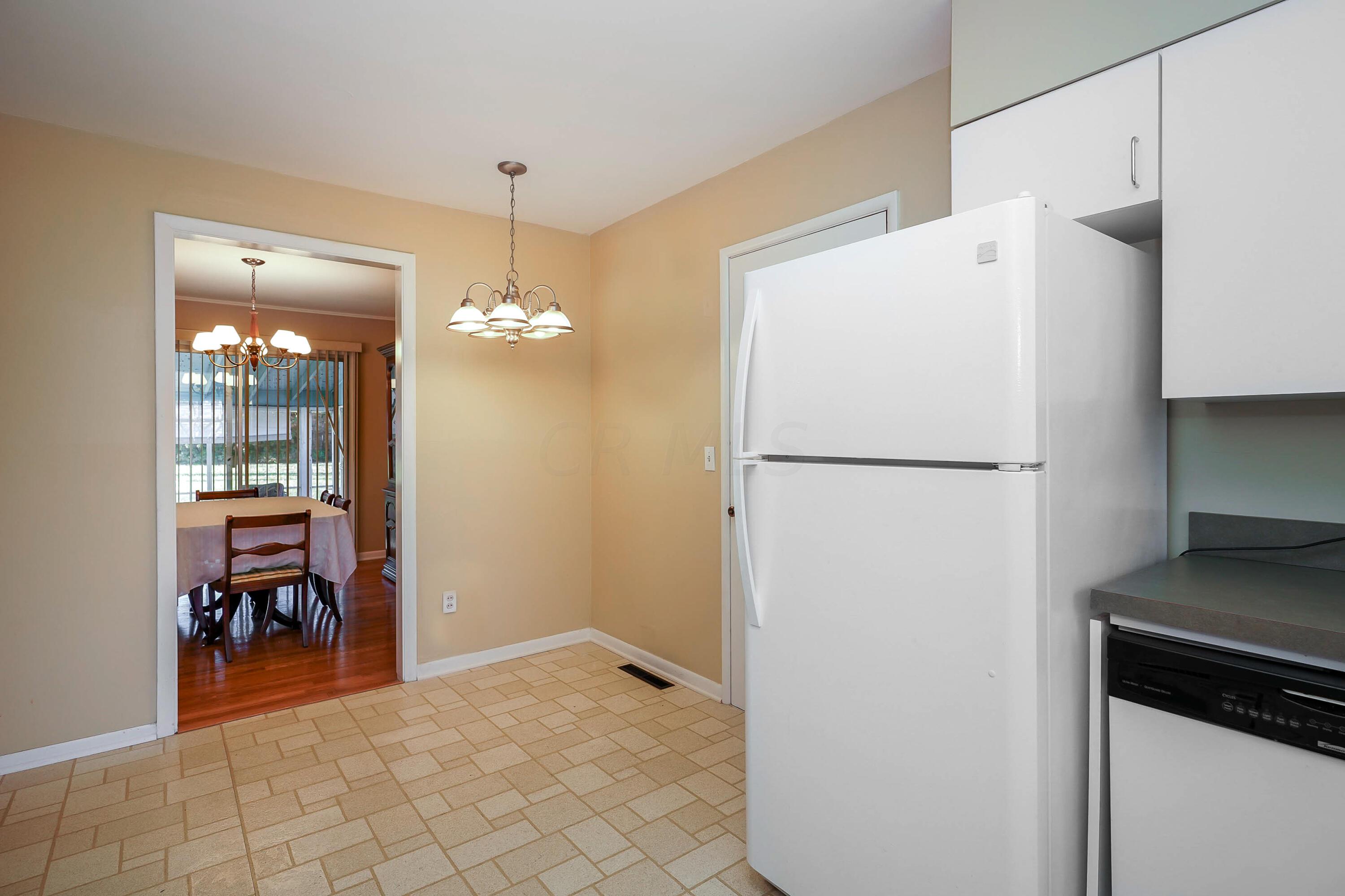 413 Darbyhurst Road Columbus, OH 43228 - Photo 12 of 34 Kitchen