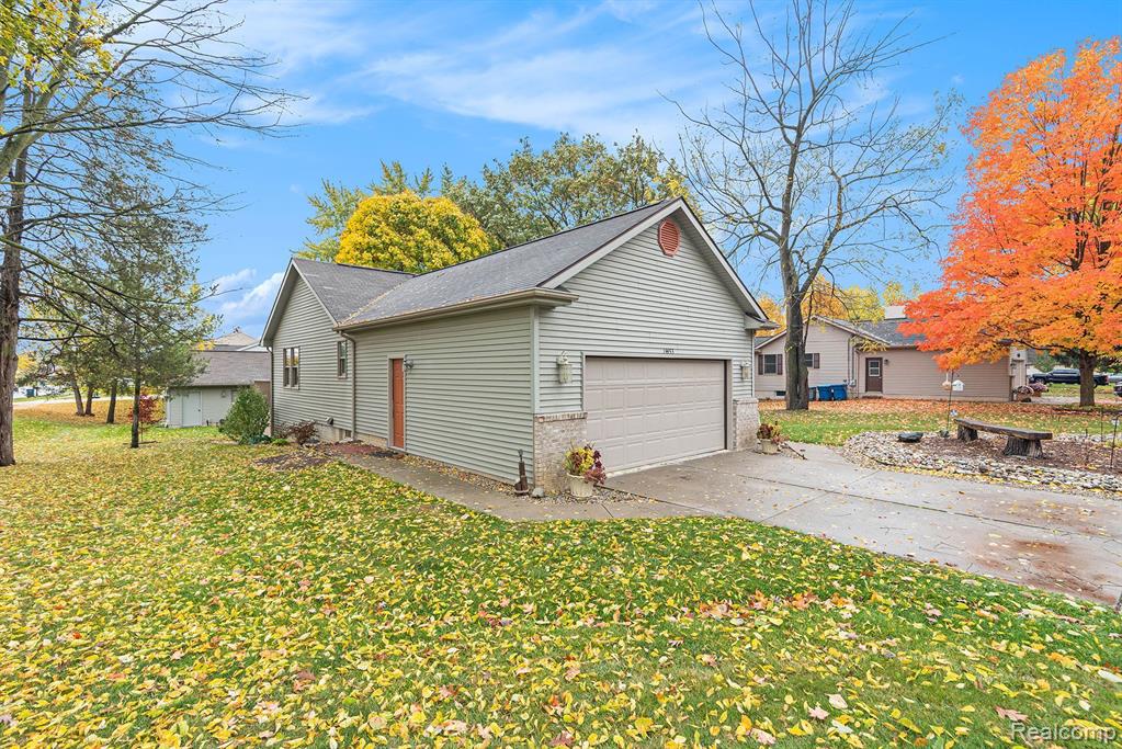 14453 Ripley Road Linden, MI 48451 - Photo 3 of 29