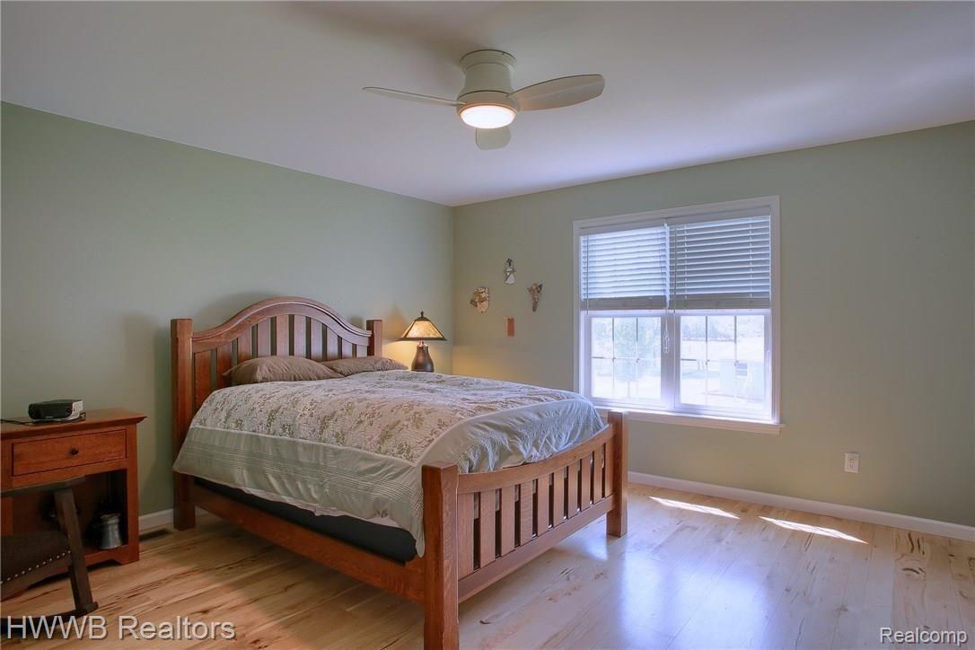 687 Mountview Road Lapeer, MI 48446 - Photo 27 of 38 Master_Bedroom_1.jpg