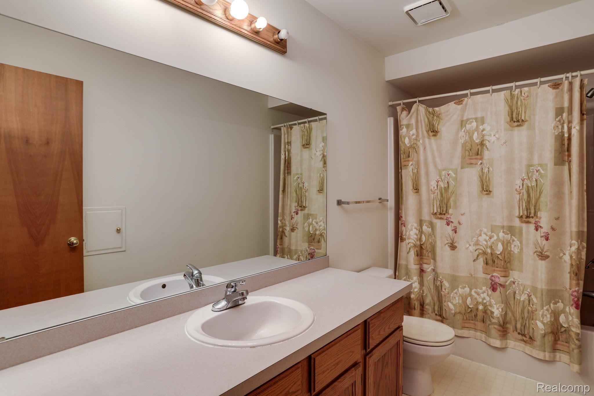 3508 Lexington Road Waterford, MI 48328 - Photo 21 of 38 19-web-or-mls-3508 Lexington Road-018.jpg
