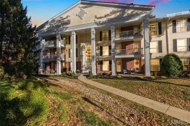 $289,000 | 1530 Bedford Forge Court, Unit 15, Chesterfield, MO 63017