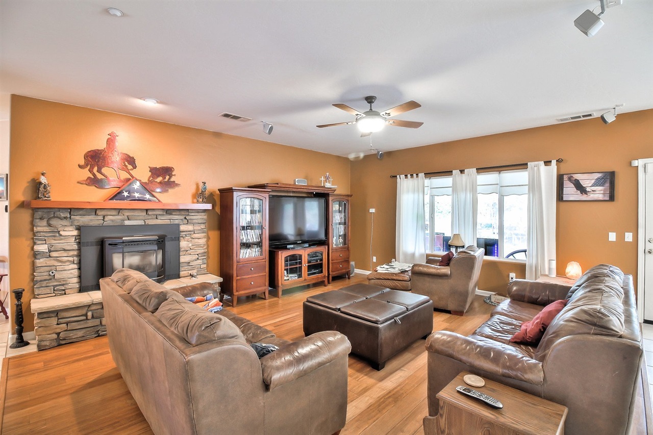 24016 Sargeant Road Ramona, CA 92065 - Photo 4 of 25 Gallery Image 4