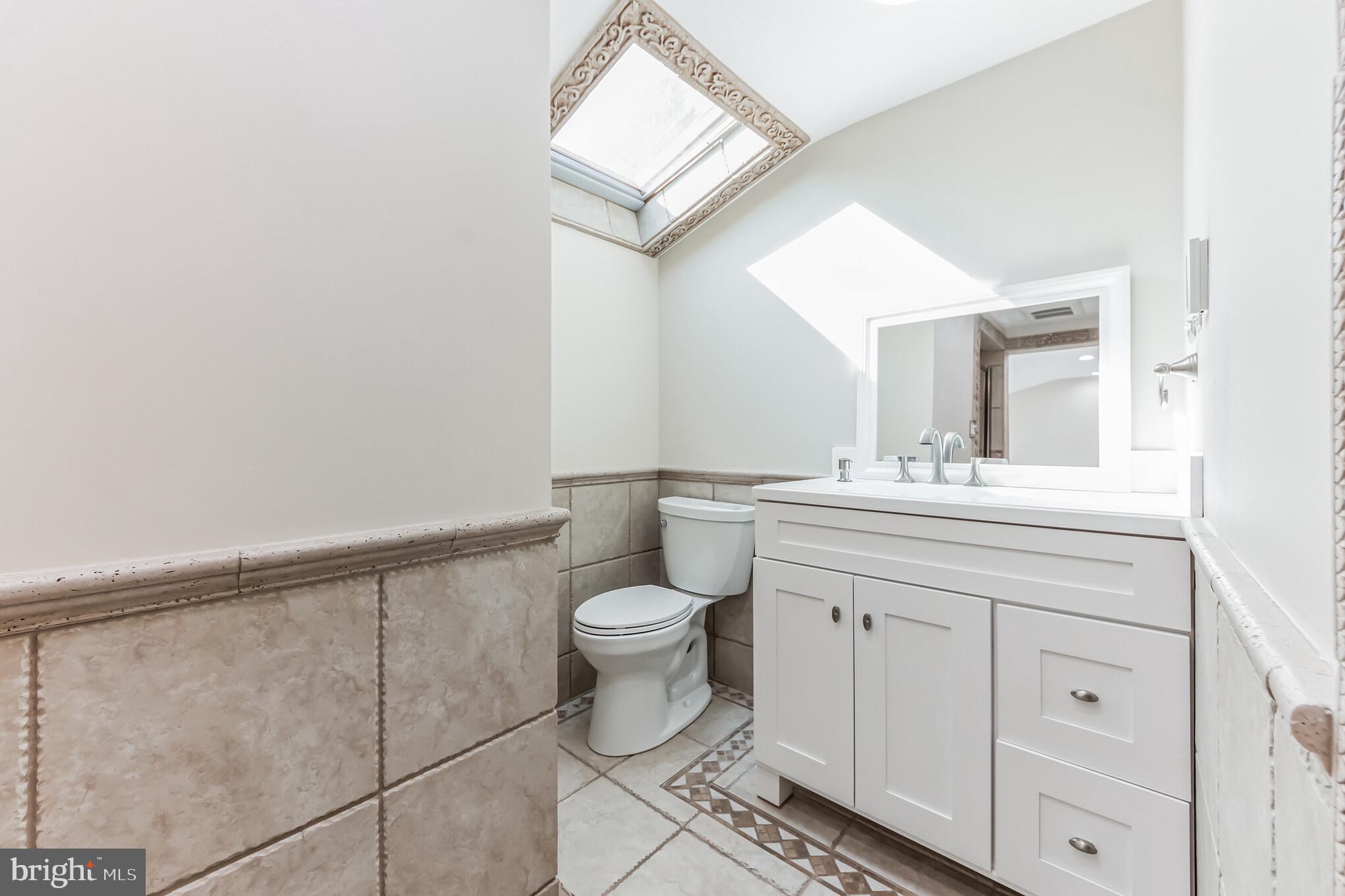 3037 Pine Road Huntingdon Valley, PA 19006 - Photo 20 of 31 2nd floor 4 piece bath