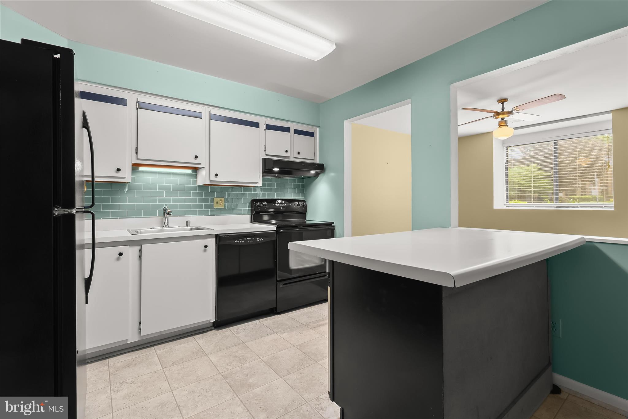 2 Glenamoy Road, Unit 101 Lutherville-Timonium, MD 21093 - Photo 4 of 30 Kitchen