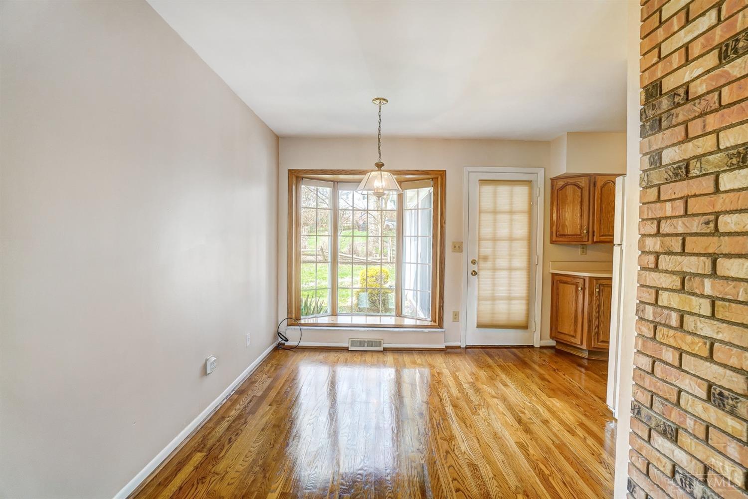 1053 Sutton Road Cincinnati, OH 45230 - Photo 10 of 43