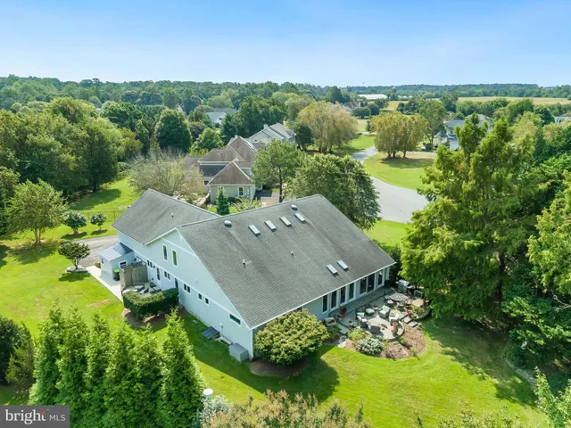 a view of a livingroom with furniture