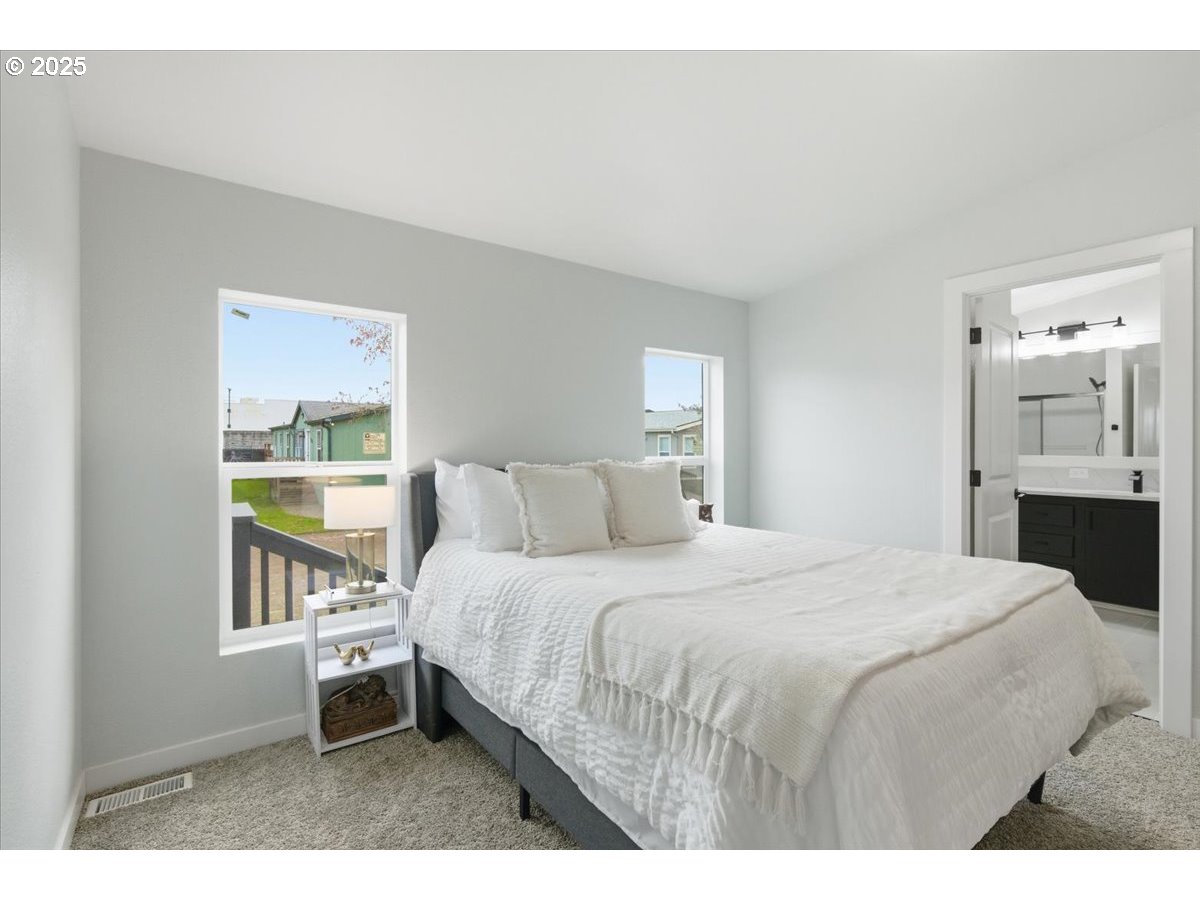 200 Market Street, Unit 255 Lebanon, OR 97355 - Photo 11 of 35 a bedroom with a bed a mirror and a window