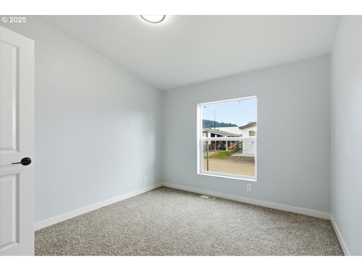 200 Market Street, Unit 255 Lebanon, OR 97355 - Photo 19 of 35 a view of an empty room with a window