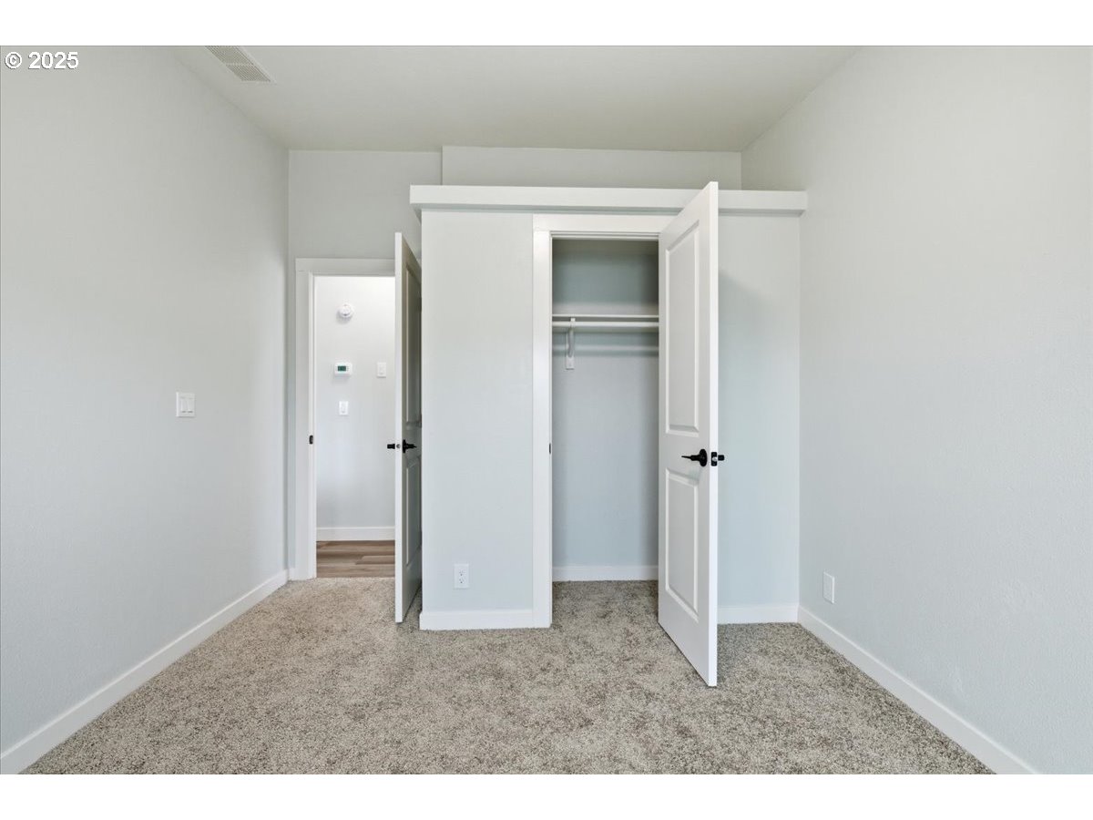 200 Market Street, Unit 255 Lebanon, OR 97355 - Photo 20 of 35 a view of empty room