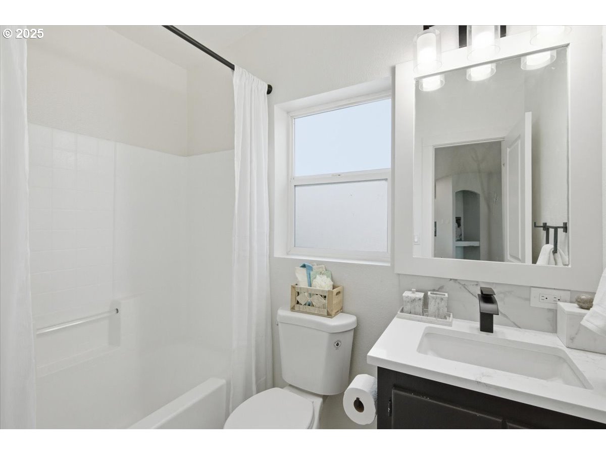 200 Market Street, Unit 255 Lebanon, OR 97355 - Photo 21 of 35 a bathroom with a sink a toilet and a mirror