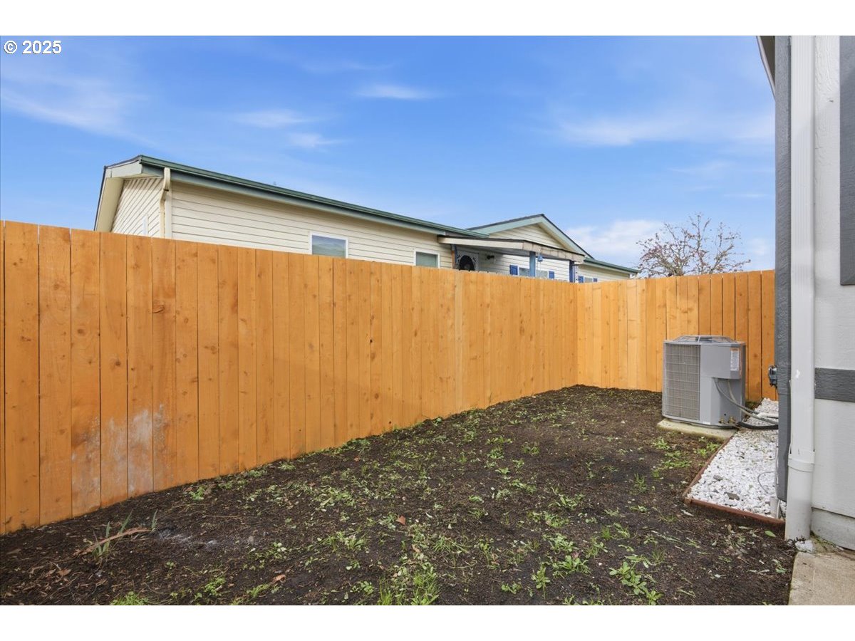 200 Market Street, Unit 255 Lebanon, OR 97355 - Photo 29 of 35 a view of a back yard from a backyard