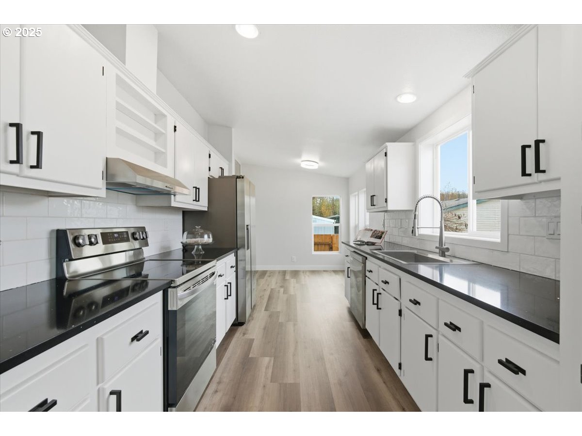 200 Market Street, Unit 255 Lebanon, OR 97355 - Photo 8 of 35 a kitchen with stainless steel appliances granite countertop lots of counter space a sink and cabinets