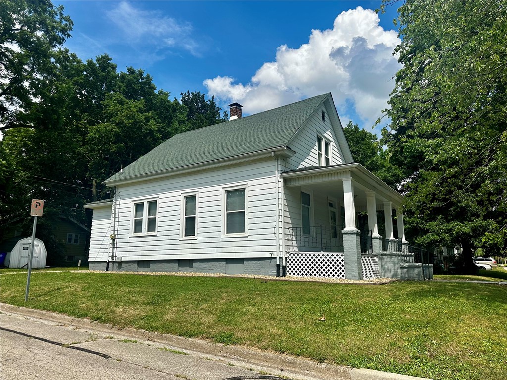 996 West Packard Street Decatur, IL 62522 - Photo 14 of 14 a front view of a house with a garden