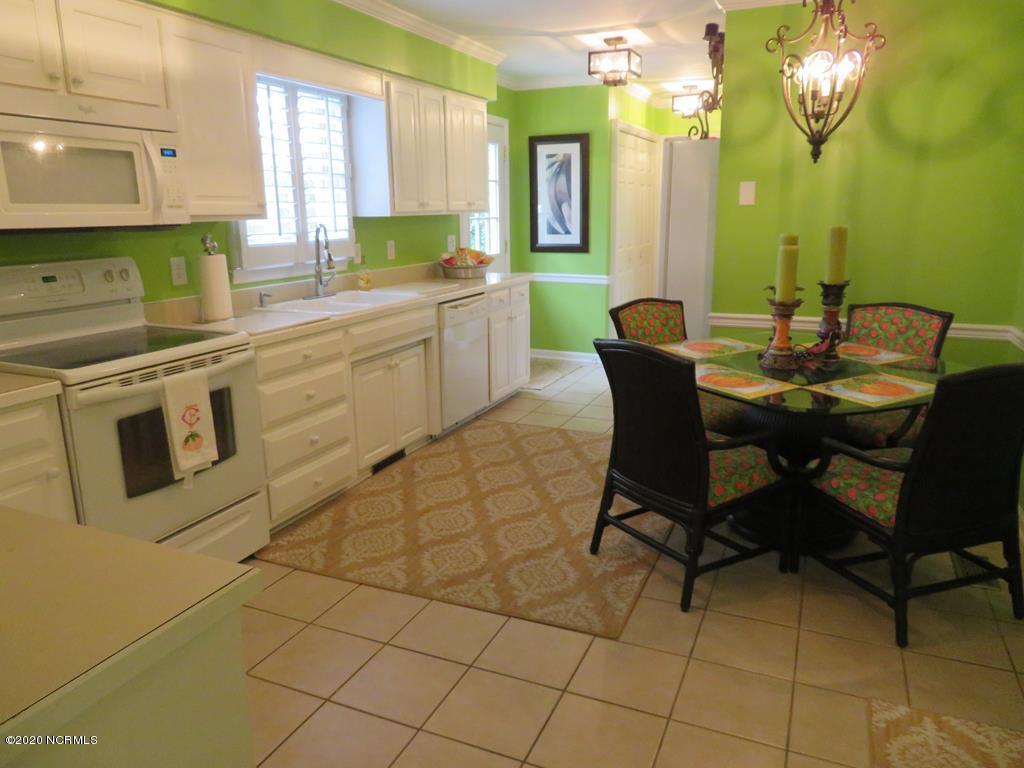 2402 Wild Turkey Road New Bern, NC 28562 - Photo 11 of 57 Eat-In Kitchen