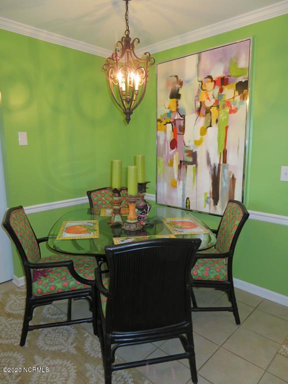 2402 Wild Turkey Road New Bern, NC 28562 - Photo 15 of 57 Informal Dining