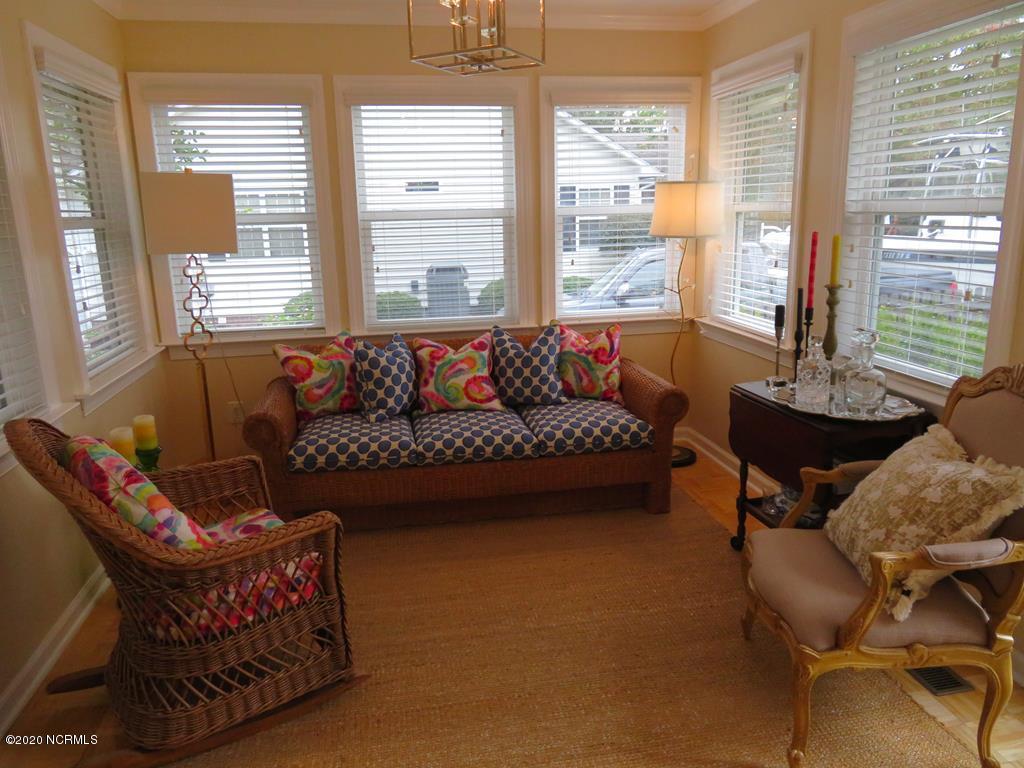 2402 Wild Turkey Road New Bern, NC 28562 - Photo 20 of 57 Sun Room