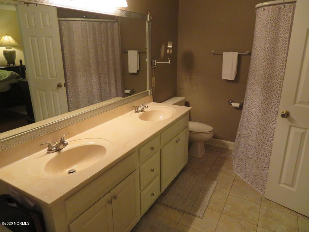 2402 Wild Turkey Road New Bern, NC 28562 - Photo 23 of 57 Master Bath