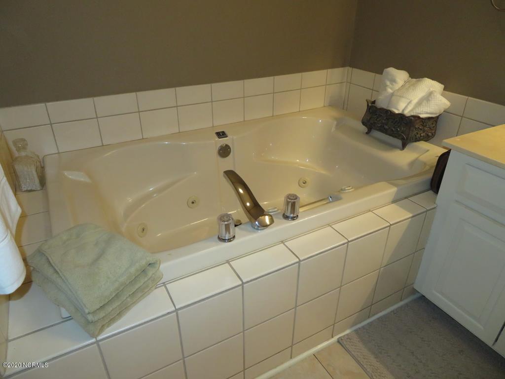 2402 Wild Turkey Road New Bern, NC 28562 - Photo 24 of 57 Tiled Whirlpool